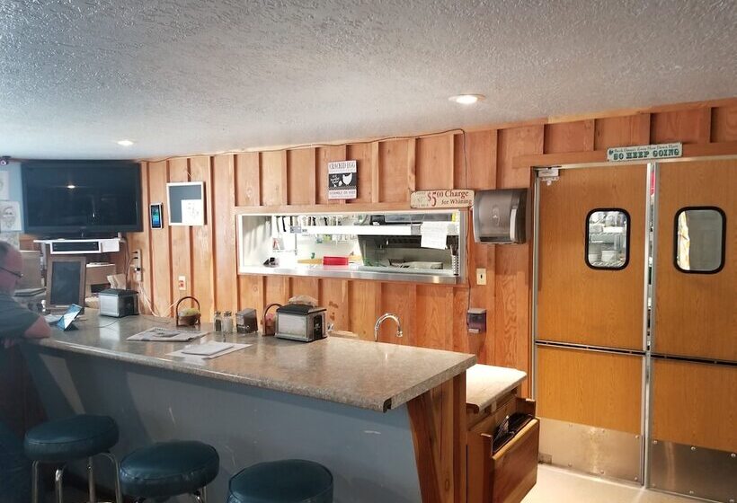 モーテル Sourdough Lodge