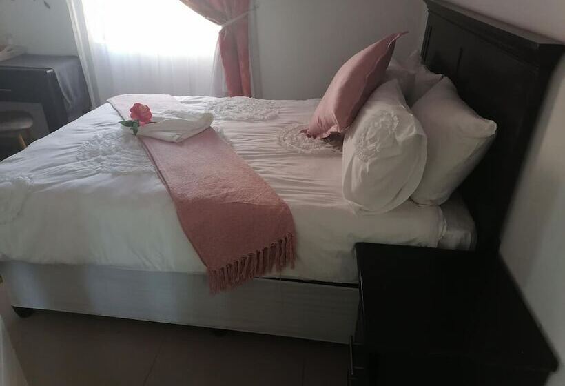 펜션 Rose And Thorn Guesthouse   Adults Only