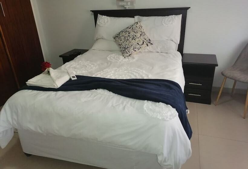 펜션 Rose And Thorn Guesthouse   Adults Only