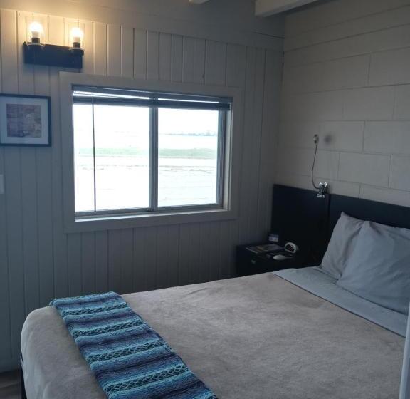 The Cedar Motel