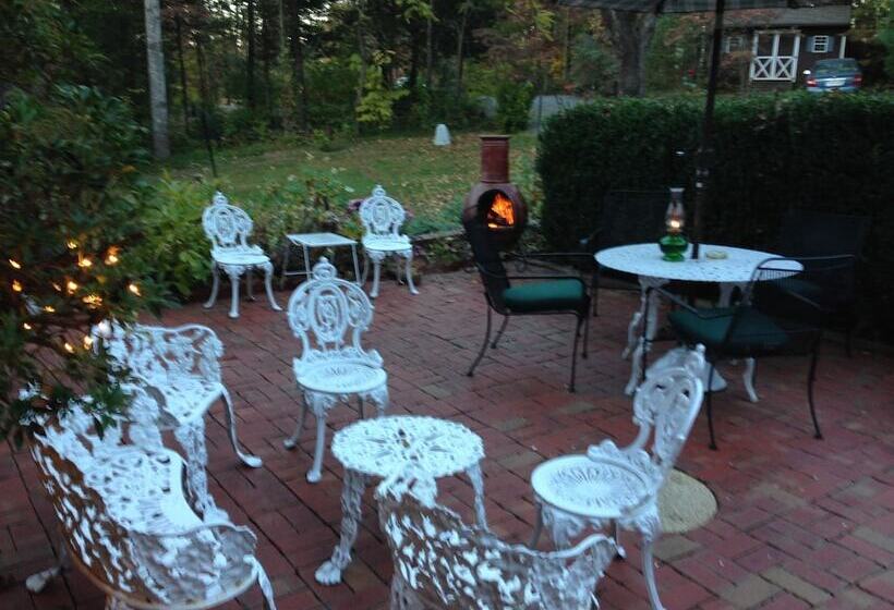 The Ebenezer House Bed & Breakfast