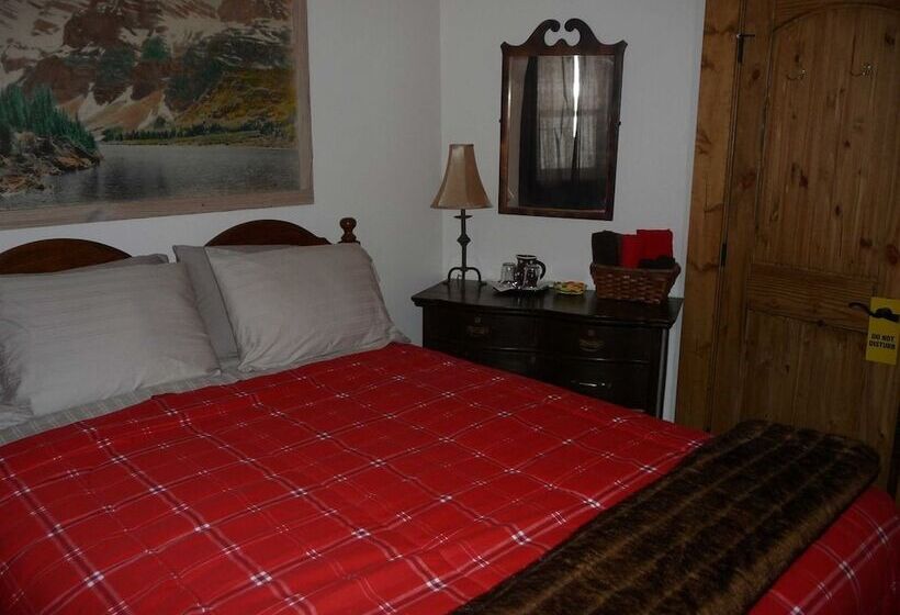 The Twin Lakes Inn