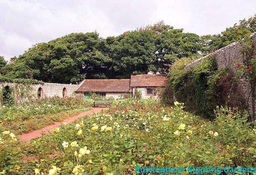 Dean Court Garden Parking By Brighton Holiday Lets