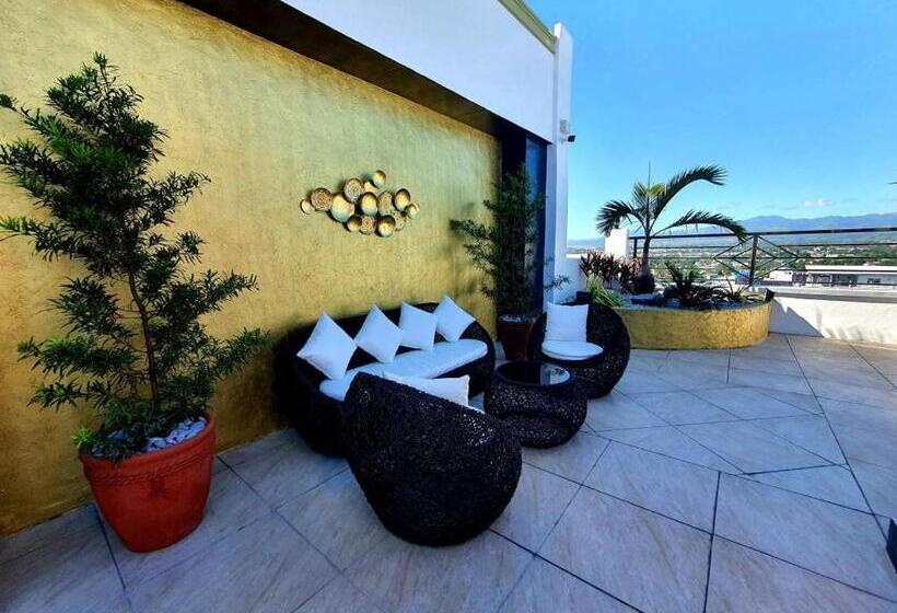 فندق Kandi Palace