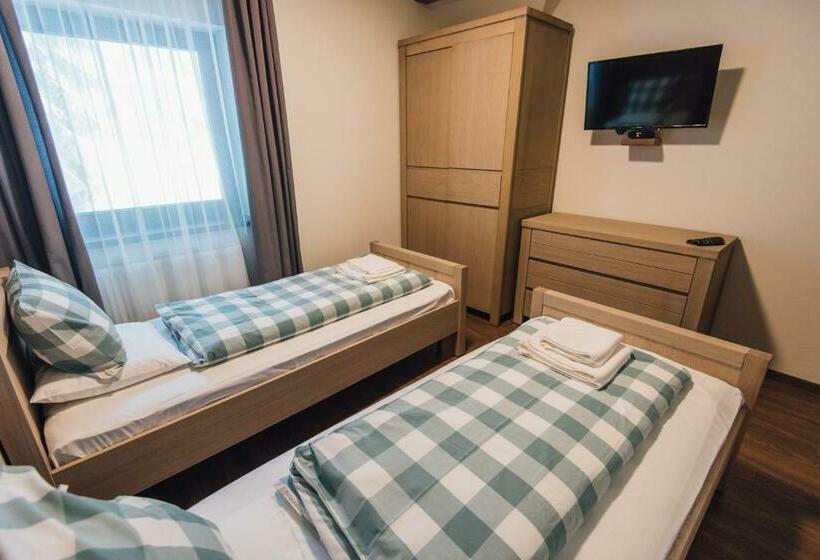 Bed and Breakfast Madarasi Gyopár Panzió