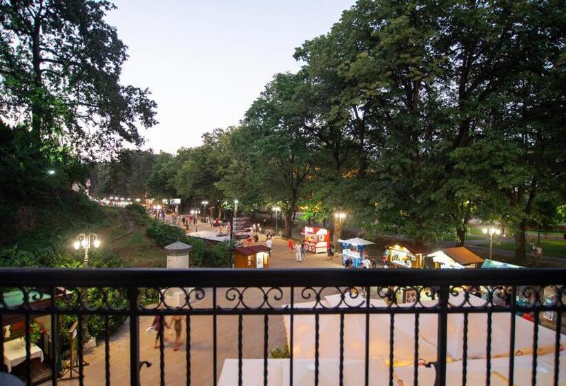 تختخواب و صبحانه Vila Emilia