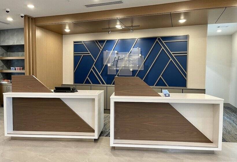 هتل Holiday Inn Express & Suites   Ft. Smith   Airport, An Ihg