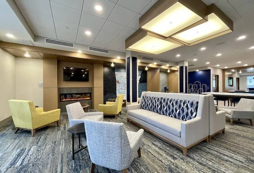 هتل Holiday Inn Express & Suites   Ft. Smith   Airport, An Ihg