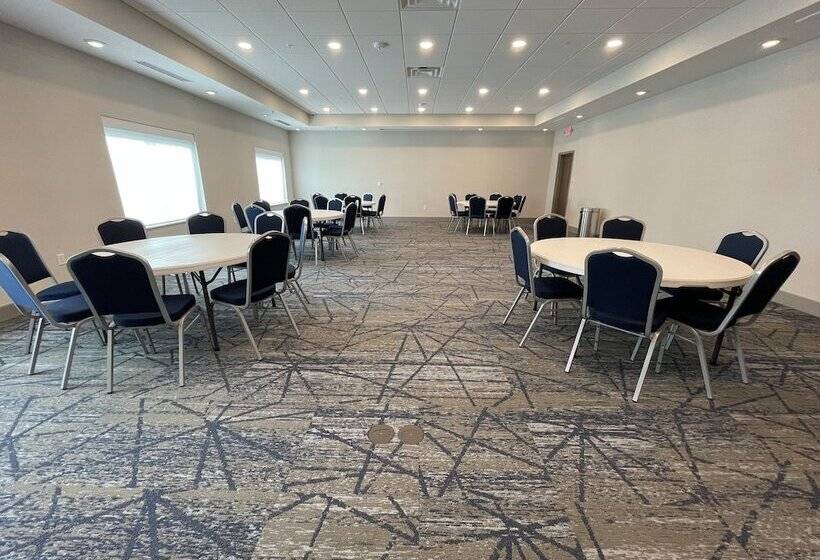 هتل Holiday Inn Express & Suites   Ft. Smith   Airport, An Ihg