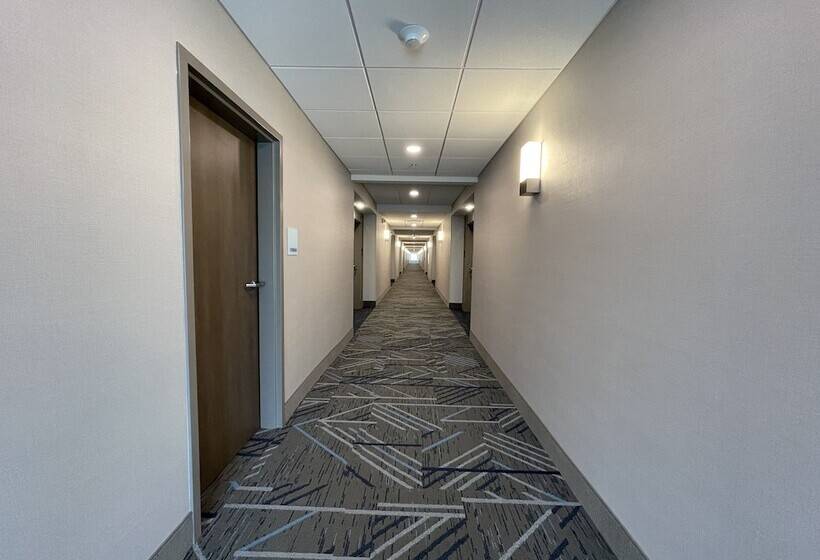 هتل Holiday Inn Express & Suites   Ft. Smith   Airport, An Ihg