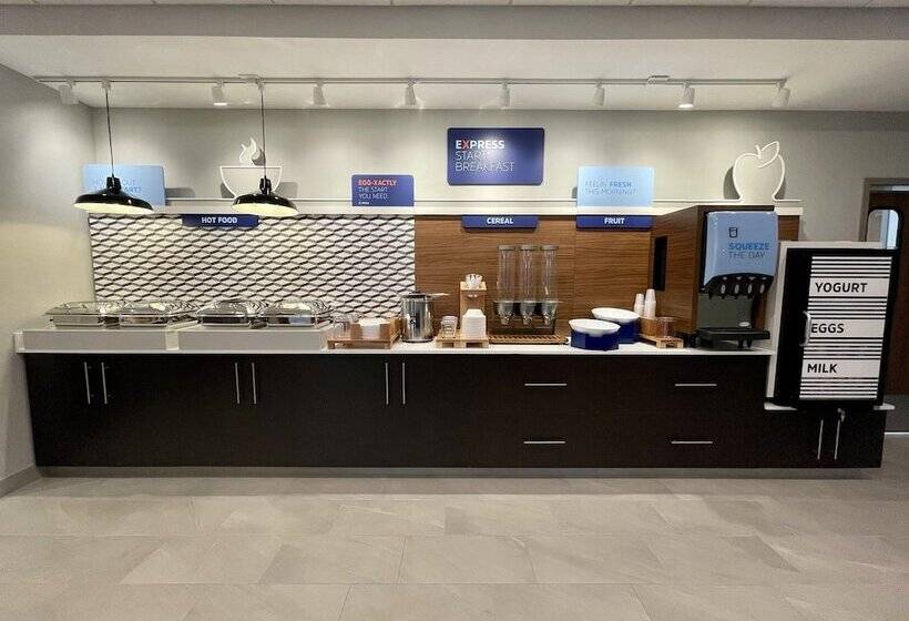 هتل Holiday Inn Express & Suites   Ft. Smith   Airport, An Ihg