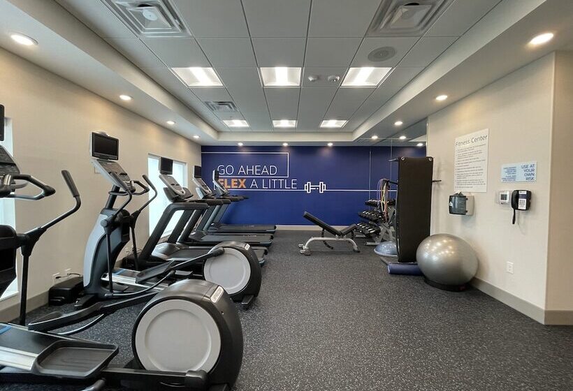 هتل Holiday Inn Express & Suites   Ft. Smith   Airport, An Ihg