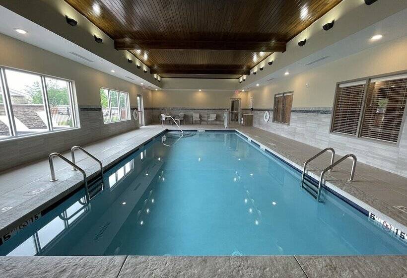 هتل Holiday Inn Express & Suites   Ft. Smith   Airport, An Ihg
