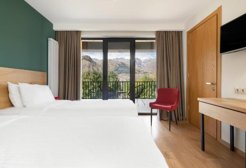 هتل Intourist Kazbegi