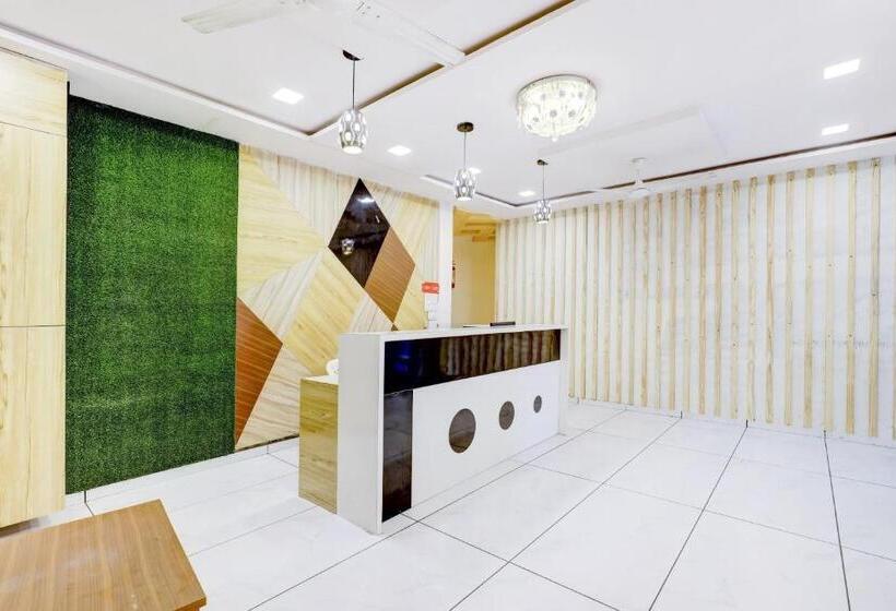هتل Oyo 66904 Laxmi Villa
