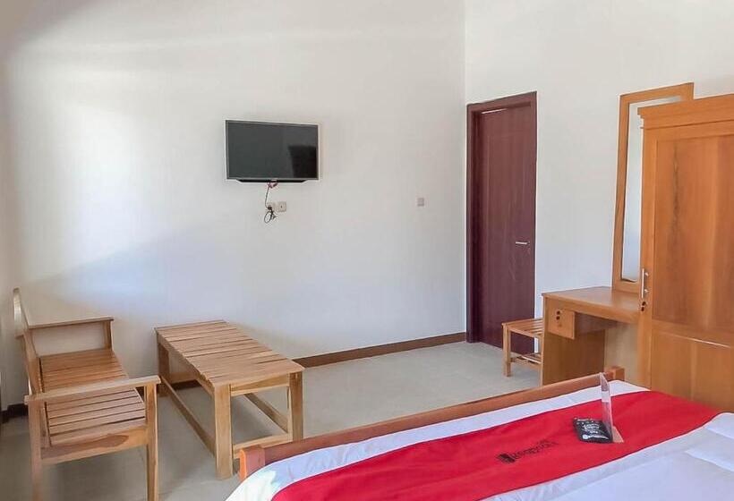 Отель Reddoorz Resort Near Darajat Garut