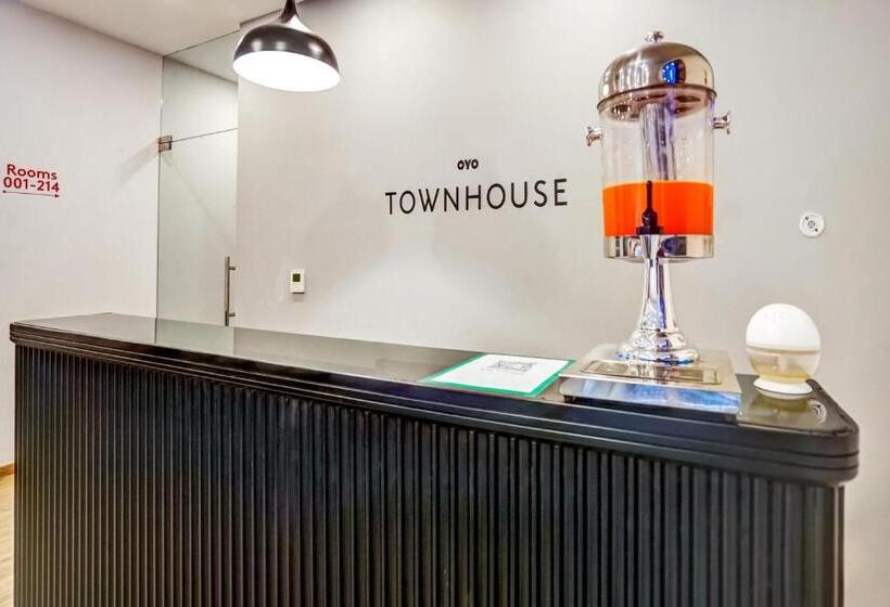 Hotel Super Townhouse Sector 19 Indiranagar Near Fun Republic Mall