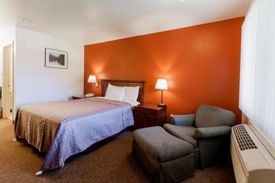 هتل Americas Best Value Airport Inn