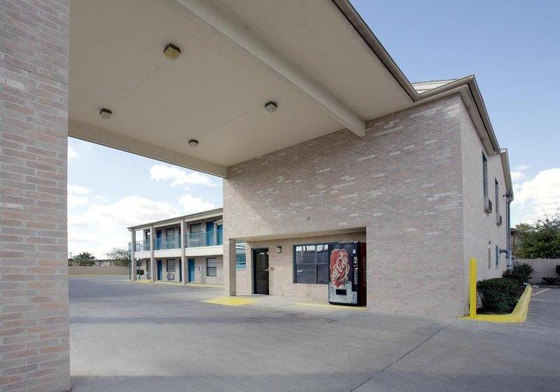 هتل Executive Inn & Suites Lackland Afb
