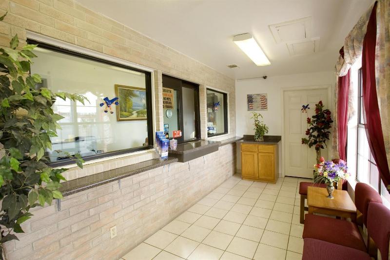 هتل Executive Inn & Suites Lackland Afb