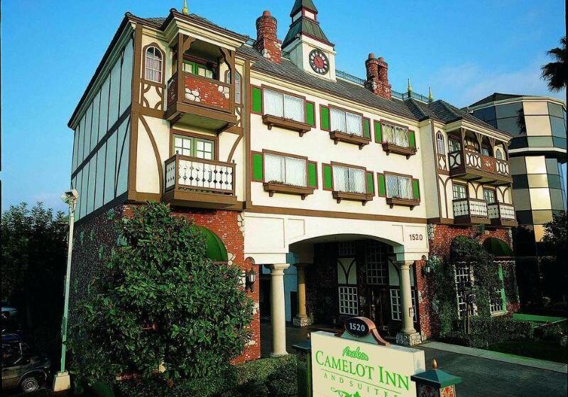 בית מלון כפרי Anaheim Camelot Inn & Suites