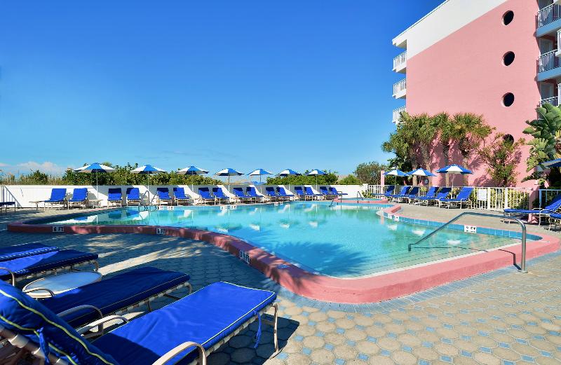 Отель Beach House Suites By The Don Cesar