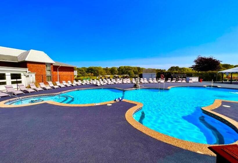 هتل Cape Cod Irish Village   The Emerald Resort
