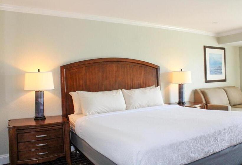 هتل Cape Cod Irish Village   The Emerald Resort