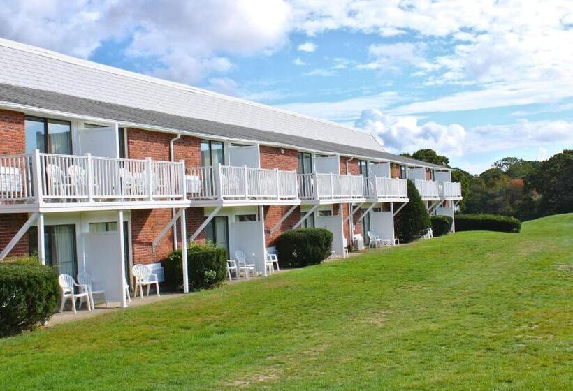 هتل Cape Cod Irish Village   The Emerald Resort