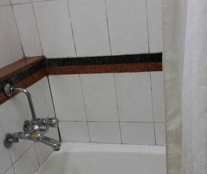 호텔 Comfort Inn President Near Ahmedabad Junction Station