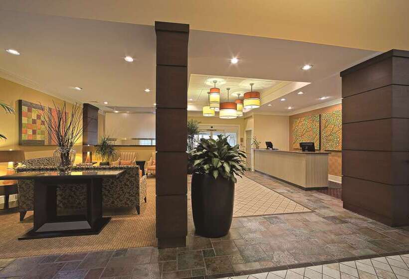 هتل Doubletree Suites By Hilton At The Battery Atlanta
