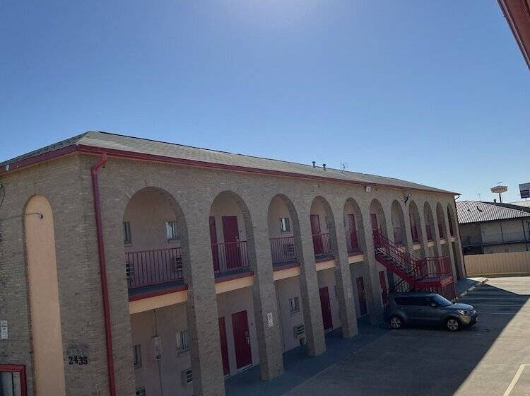 هتل Executive Inn & Suites Lackland Afb