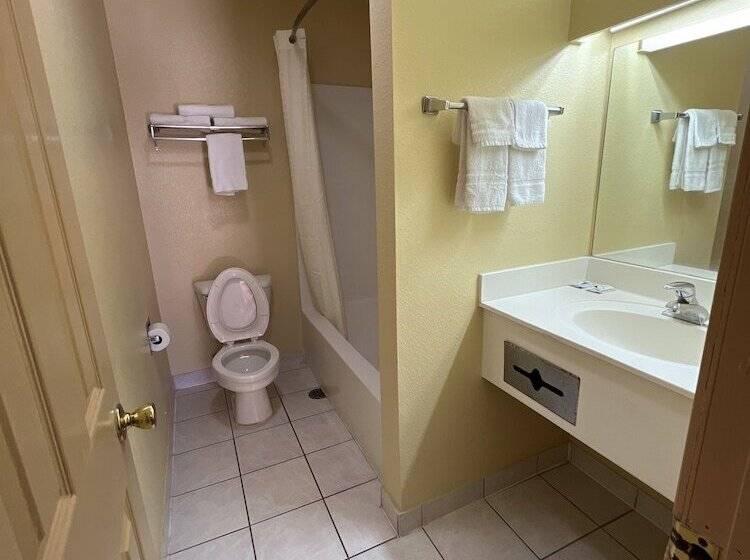 هتل Executive Inn & Suites Lackland Afb