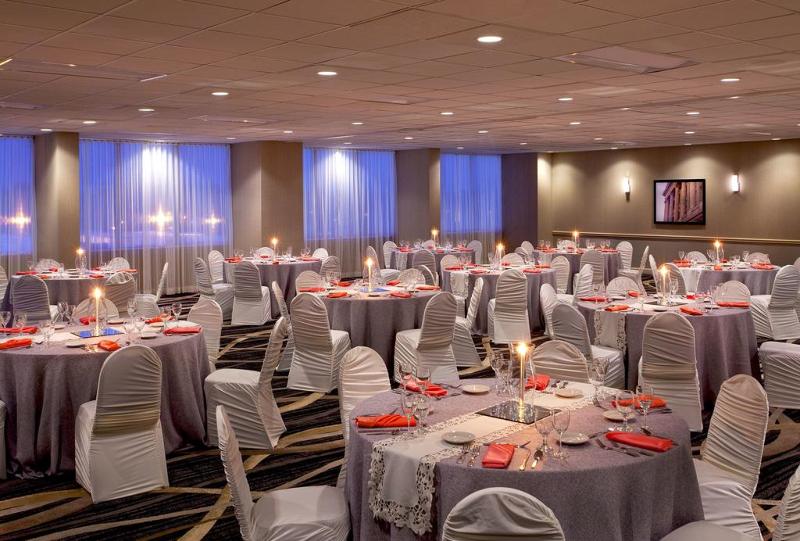 هتل Four Points By Sheraton Cleveland Airport