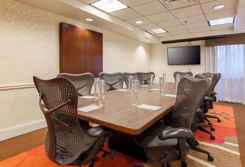 هتل Hilton Garden Inn Dallas/market Center