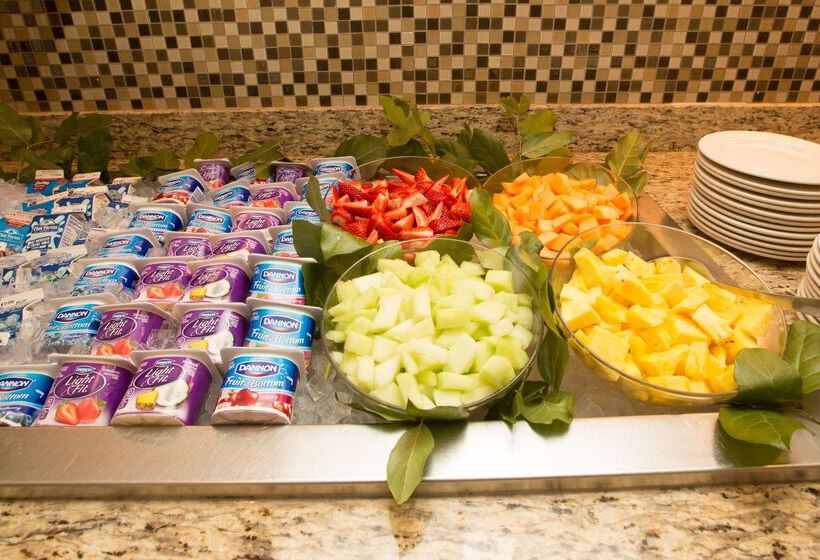 هتل Hilton Garden Inn Dallas/market Center