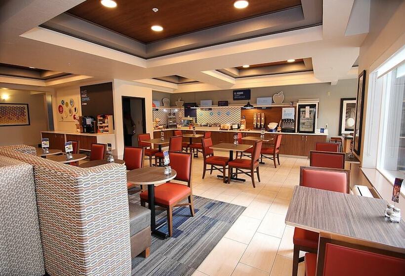 هتل Holiday Inn Express  & Suites Ashland