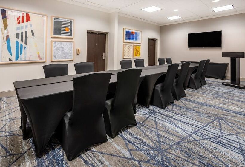 فندق Holiday Inn Express And Suites Tampa I 75 At Bruce B. Downs, An Ihg