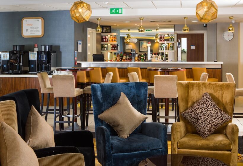 Fotos del hotel Holiday Inn Express London-wimbledon-south, An Ihg:  47