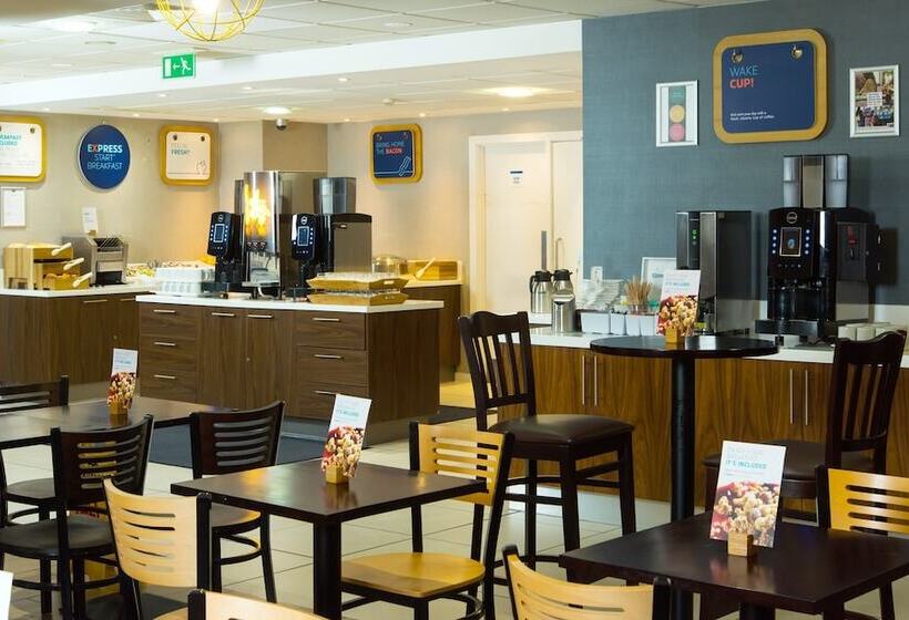 Fotos del hotel Holiday Inn Express London-wimbledon-south, An Ihg:  41