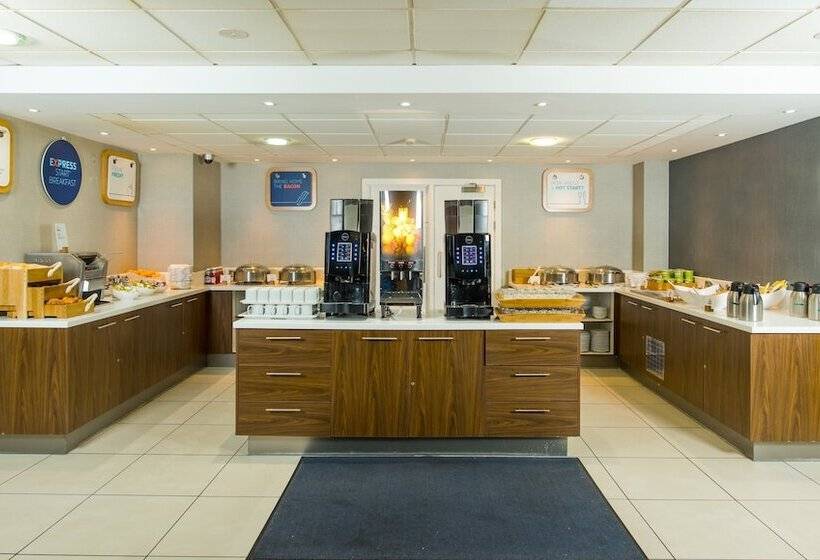 Fotos del hotel Holiday Inn Express London-wimbledon-south, An Ihg:  10