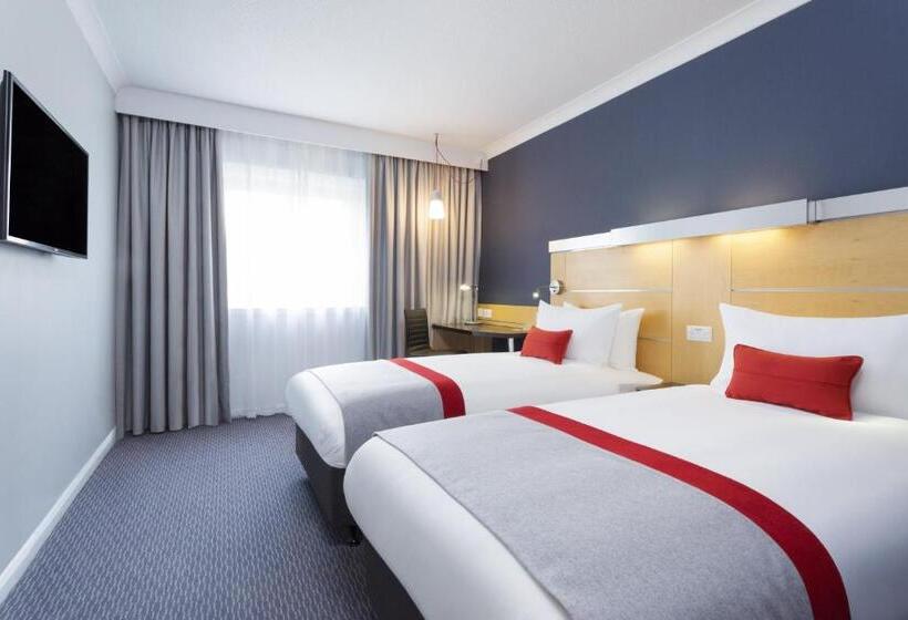 هتل Holiday Inn Express Southampton   M27, J7, An Ihg