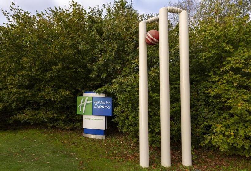هتل Holiday Inn Express Southampton   M27, J7, An Ihg