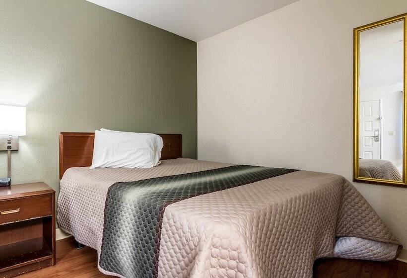 فندق Hometowne Studios By Red Roof Phoenix   Black Canyon Highway