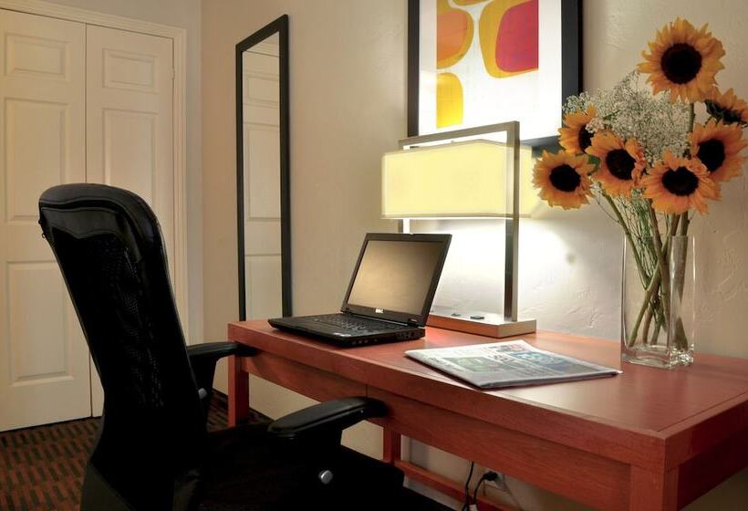 هتل Howard Johnson By Wyndham San Diego Sea World