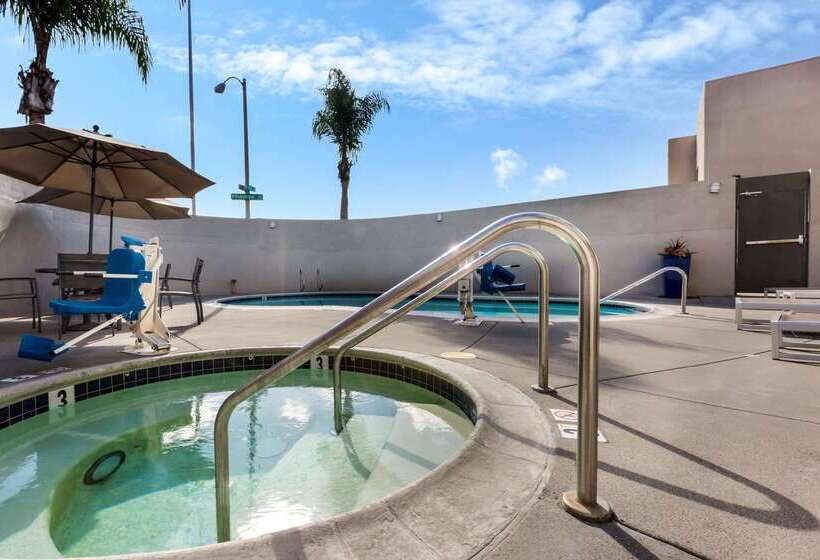 هتل La Quinta By Wyndham San Diego Mission Bay