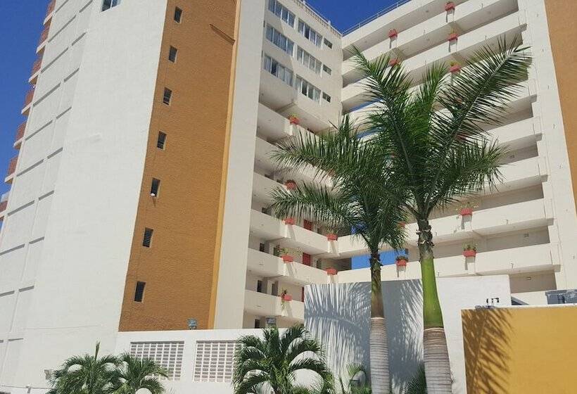 Fotos del hotel Las Flores Beach Resort:  28