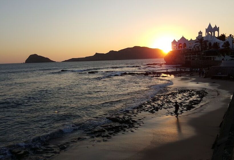 Fotos del hotel Las Flores Beach Resort:  24