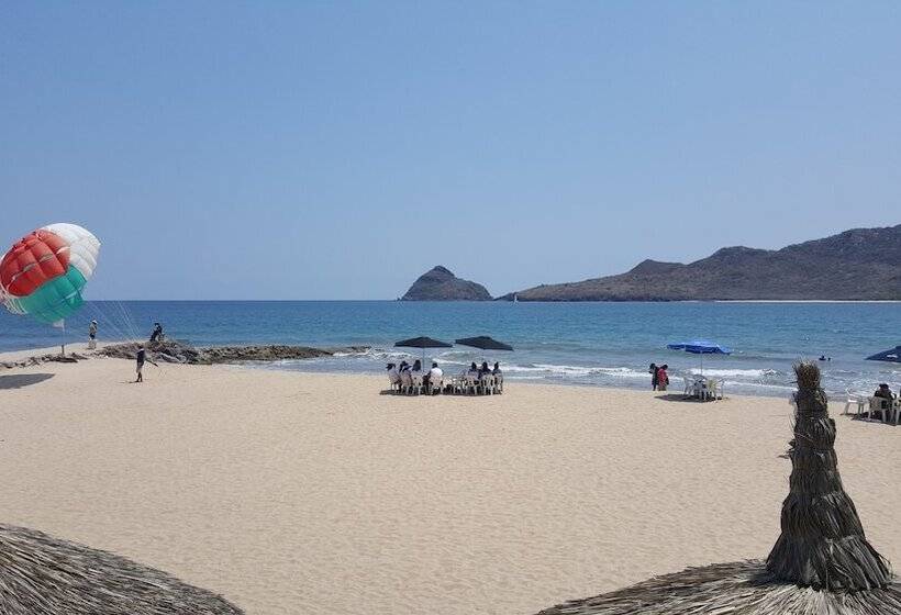 Fotos del hotel Las Flores Beach Resort:  32