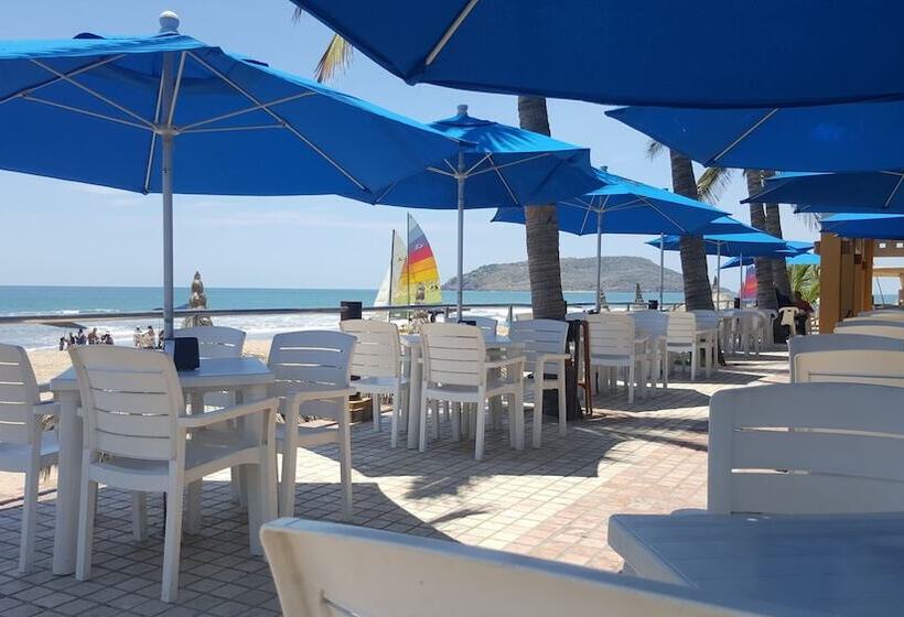 Fotos del hotel Las Flores Beach Resort:  45